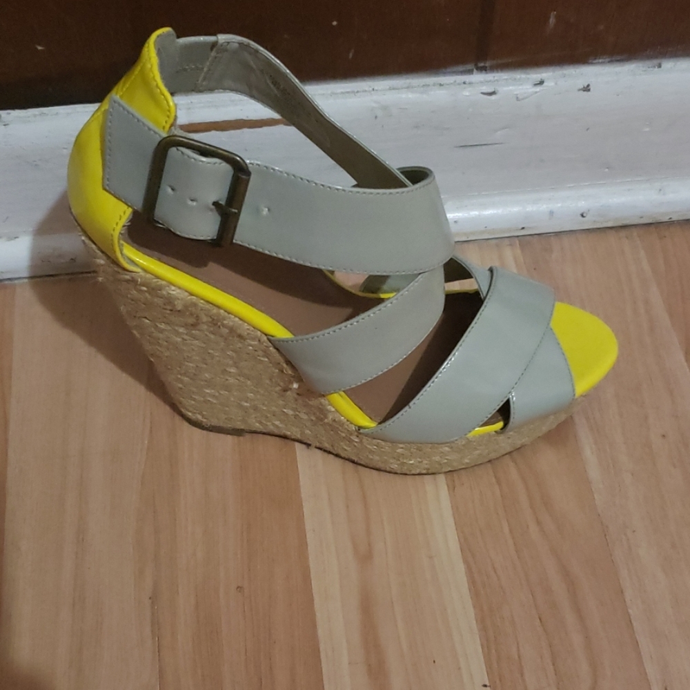 Yellow & Gray wedges